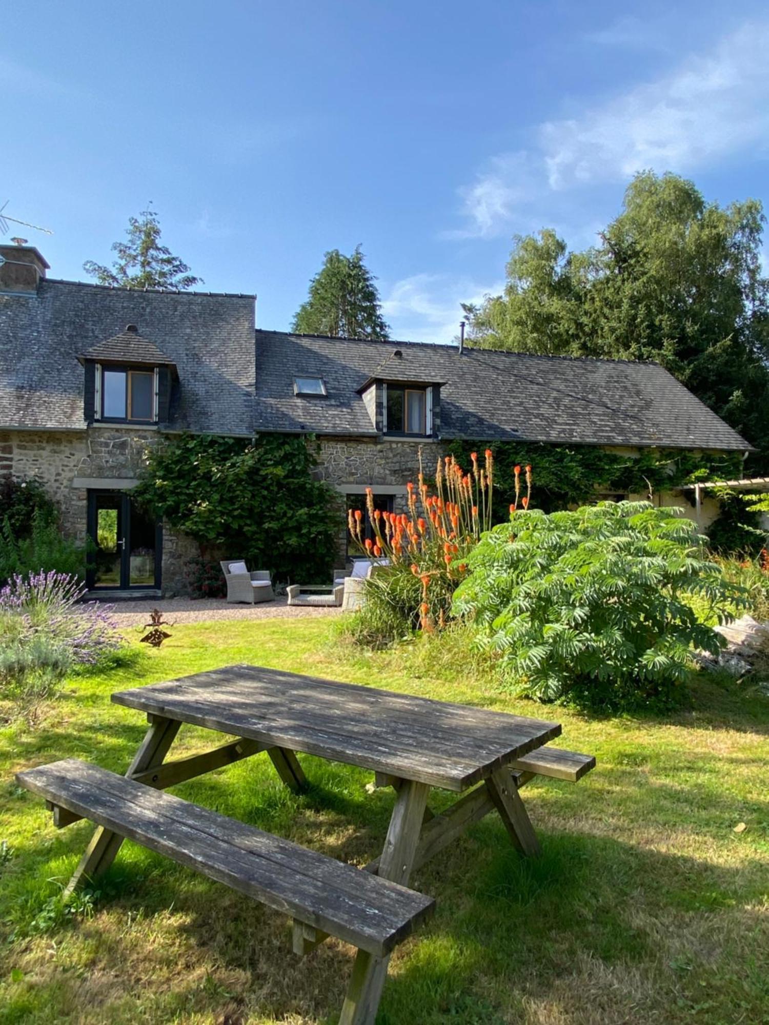 L'hotie De Broceliande, Au Coeur Des Sites Naturels Et Legendaires