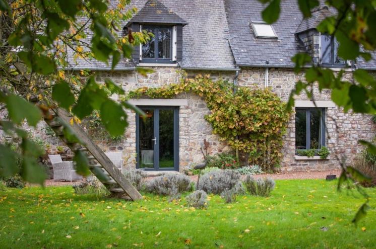 L'hotie De Broceliande, Au Coeur Des Sites Naturels Et Legendaires *